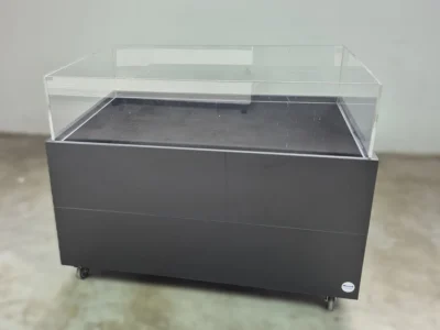 Wühltisch schwarz auf Rollen mit Glaswand 120x80cm