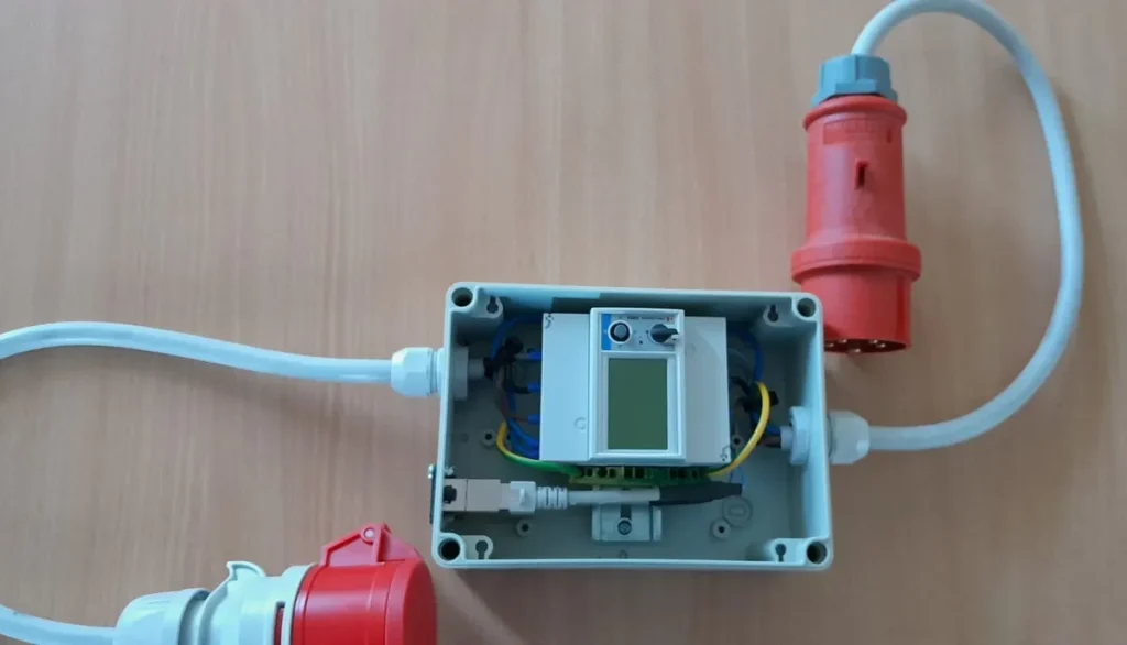 Energiemessgerät Carlo Gavazzi EM24-DIN + Mennekes Phasenwender