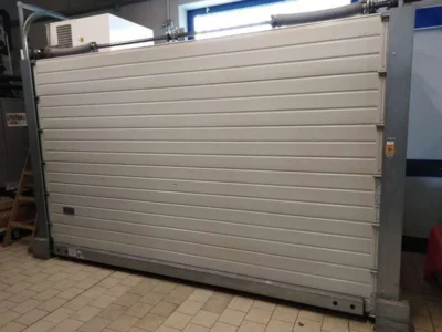 Anlieferkühlzelle 4,15m x 1,50m mit Rolltor BJ 2008 (20)